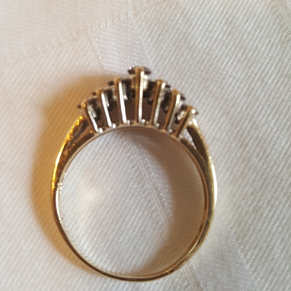 14k Diamond Ring with 14 Diamonds - Picture 2 of 8